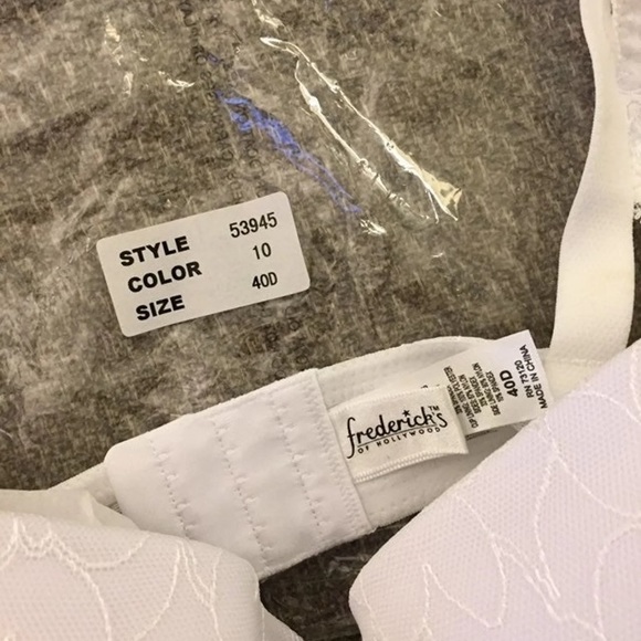 40D Frederick’s of Hollywood White Floral Bra (NWT) - Picture 2 of 3